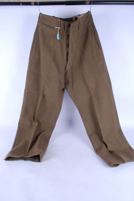 Un pantalon M37 daté 1945