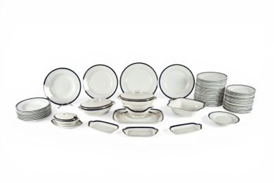 VILLEROY et BOCH. Service de table en porcelaine à décor d'u…