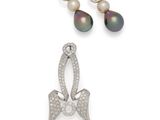 trois paires de boucles d'oreilles en perles et diamants