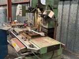 une photo d'une machine en cours de réparation