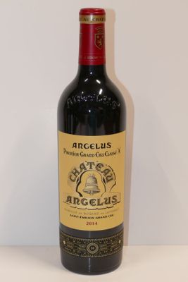 l'image d'une bouteille de vin rouge posée sur une table