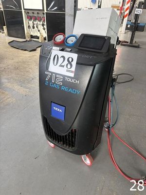 l'image d'une machine dans un garage