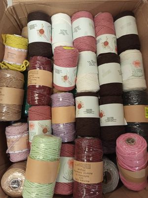 lot de 50 bobines de fil macramé - différents modèles - Photo 1