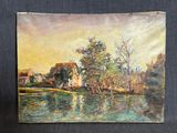 une peinture à l'huile représentant une maison au bord d'un lac, entourée d'arbres
