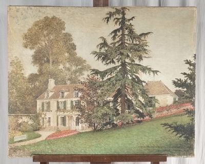 tableau représentant une maison posée sur un chevalet devant un rideau blanc