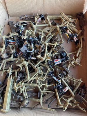 PIECES DE jeux d'échecs en bronze, certainement africaine  « Lot vendu - Photo 1