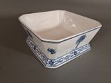 a blue and white bowl with a dragon design on it