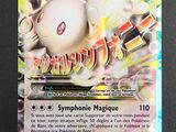 gros plan d'une carte pokemon sur une table