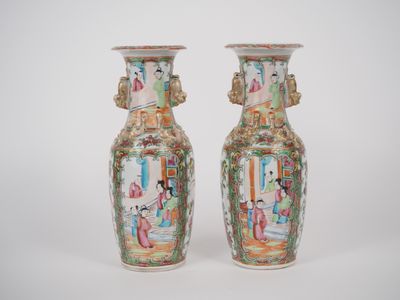 Chine, Canton, vers 1900 Paire de vases de forme balustre en…