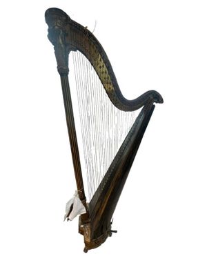 une image représentant une harpe noire posée sur une surface blanche