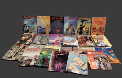 un grand nombre de livres posés sur une table