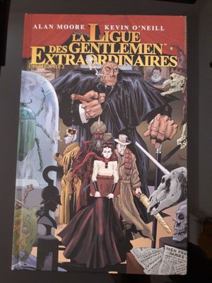 la couverture d'une bande dessinée sur laquelle figurent un homme et une femme
