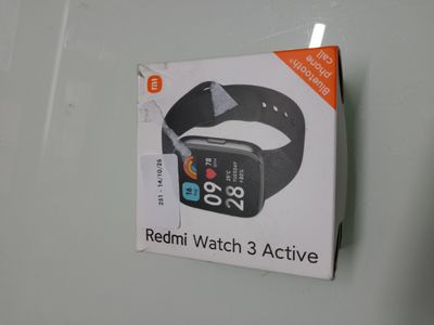 une boîte sur laquelle figure l'image d'une montre connectée
