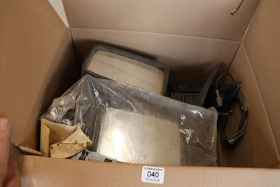 une boîte en carton contenant un ordinateur