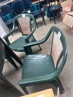 Ensemble de 5 tables extérieur en PVC quatre personnes. (photo 2)