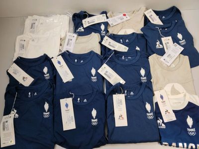 Lot de 16 tee-shirts pour enfant LE COQ SPORTIF, Paris 2024, diverses  - Photo 1