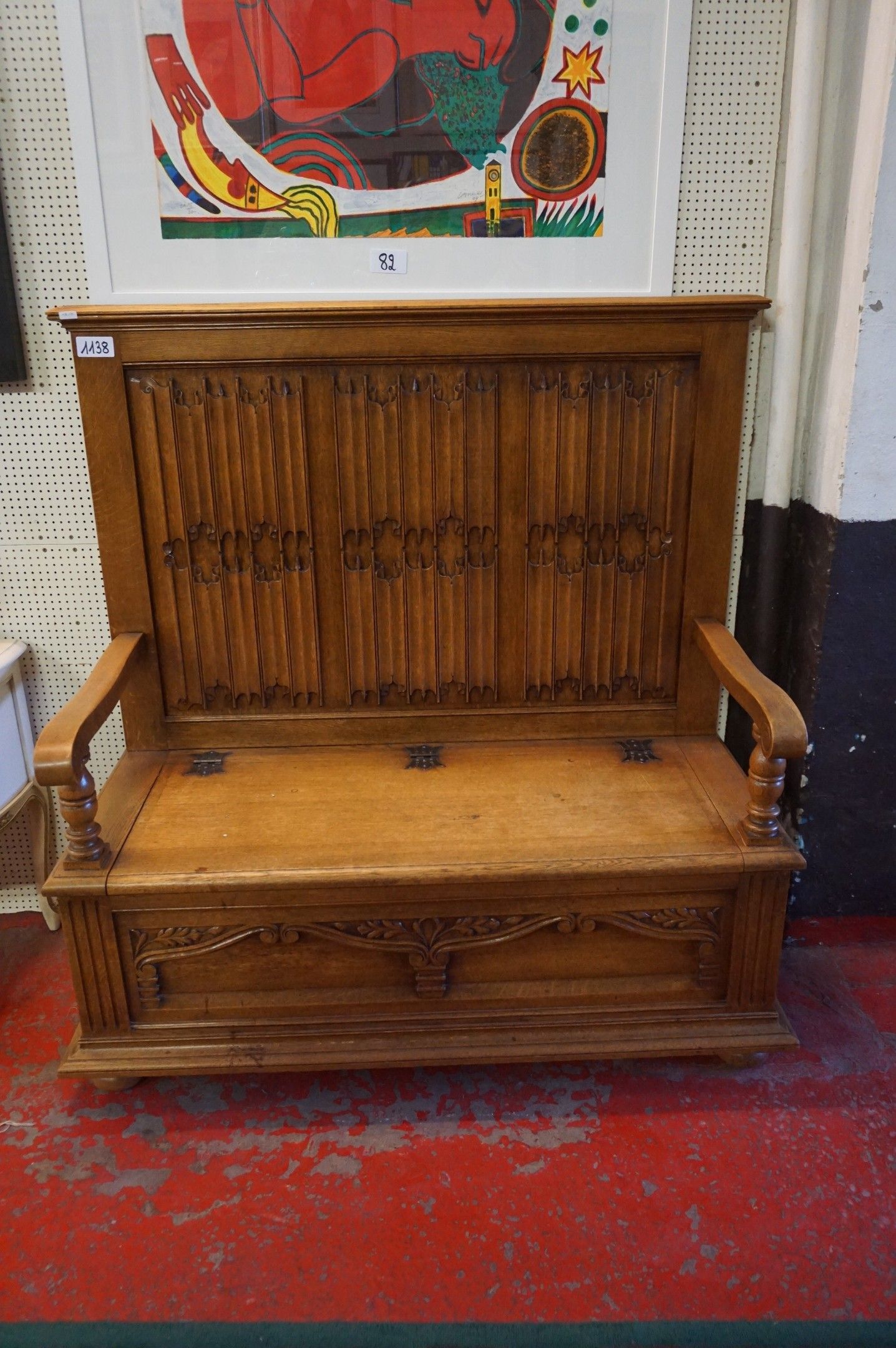 banc de hall néo-gothique - chêne - sculpté avec des panneau…