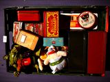 une boîte contenant tout un tas d'objets