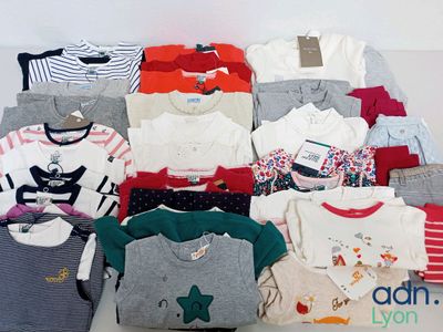 a lot of baby clothes that are on a table