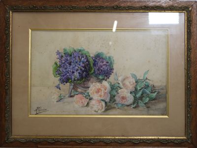 tableau représentant des fleurs dans un vase posé sur une table devant une fenêtre