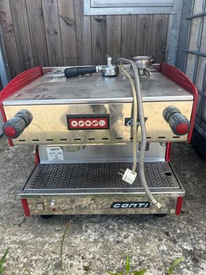 a coffee machine that is sitting on the ground