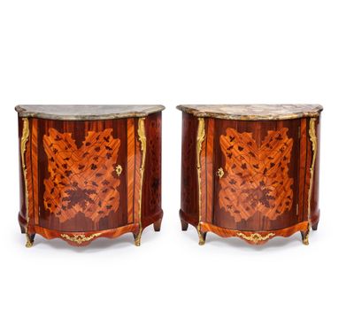 paire de commodes en marqueterie de style Louis XV