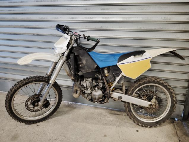 Moto enduro HUSQVARNA 1AE, immatriculée CC-799-BT, 1ère mise en c...