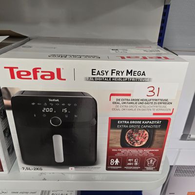 une boîte de « Tefa Easy Fry Mega » au supermarché