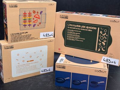 trois boîtes de manettes Nintendo Wii posées sur une table