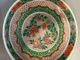 une image représentant un bol orné d'un motif floral