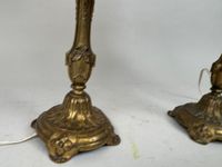 Paire de lampes en métal doré, les abat-jours en tissu à fra… (photo 2)