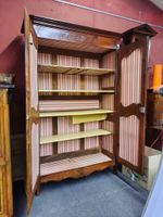 Armoire en bois teinté mouluré et sculpté à décor de rosace,… (photo 3)