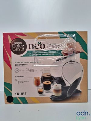 une boîte contenant une machine à café