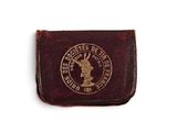 un portefeuille en cuir marron orné du blason de l'État du Texas