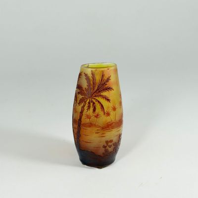 a small vase with a palm tree on it