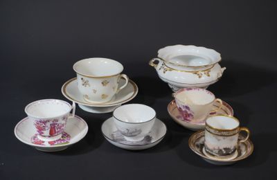 a lot of cups and saucers that are sitting on a table