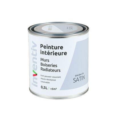 gros plan d'un pot de peinture sur fond blanc