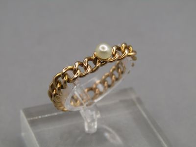 an image of a gold ring with a pearl on it