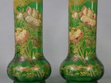 deux vases placés côte à côte