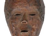 une image représentant un visage modelé en argile