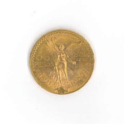 une pièce d'or représentant un ange, sur un fond blanc