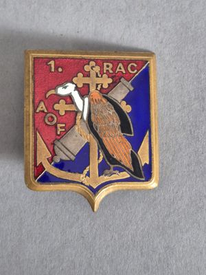 une image représentant un insigne orné d'un aigle