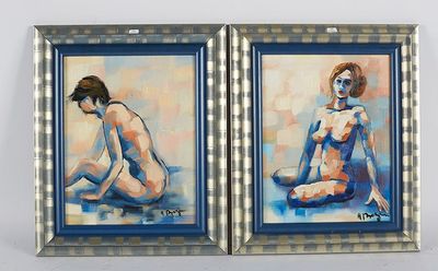 deux tableaux représentant des nus, dans des cadres bleus, accrochés à un mur blanc