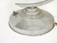LAMPE en aluminium, fût courbé. (photo 2)