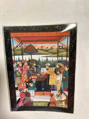 une image d'un tableau sur le mur d'une pièce