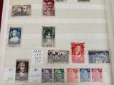 un livre avec beaucoup de timbres