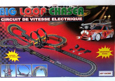 une boîte contenant un petit train
