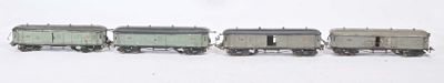 quatre wagons alignés les uns à la suite des autres