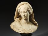 un buste en marbre représentant une femme portant un voile sur la tête