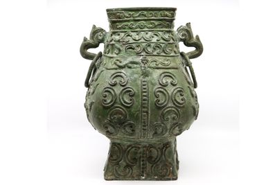 CHINE, XXe siècle Grand vase de style FANGHU en bronze à pat… - Photo 1